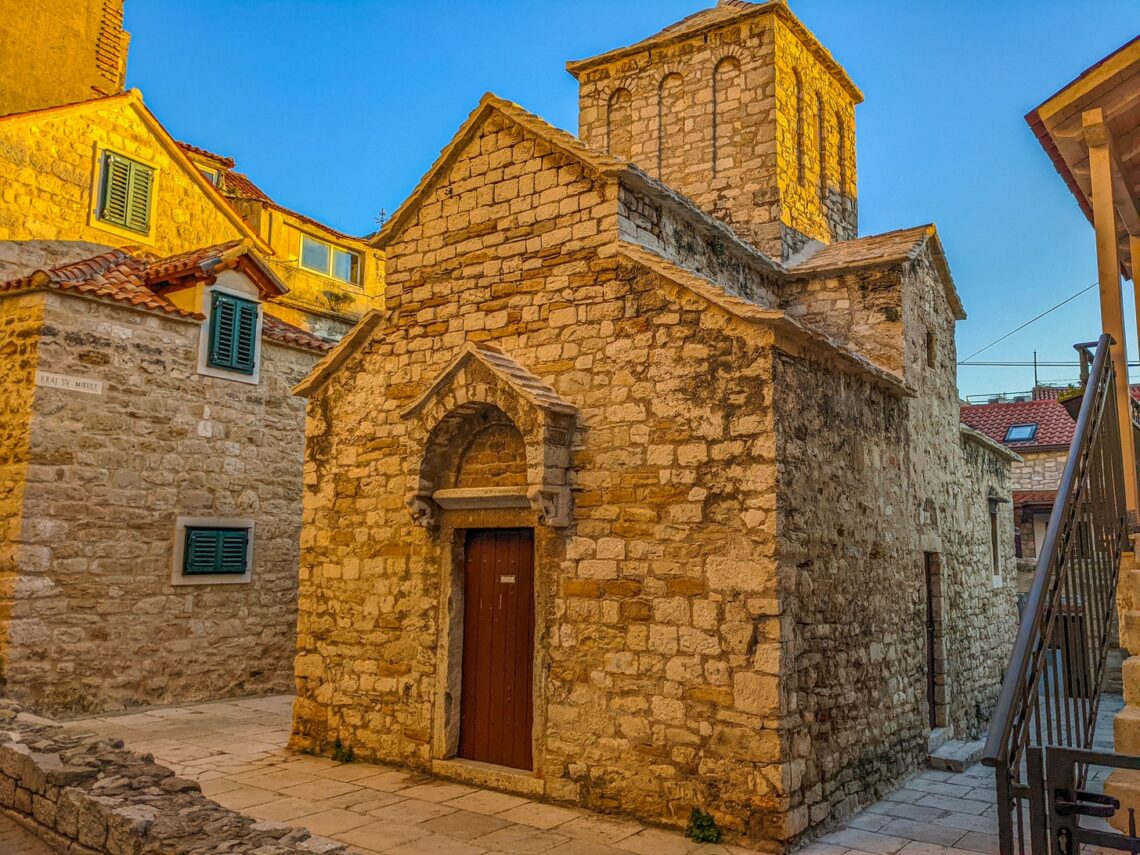 Succès! L'église Saint-Nicolas a presque mille ans.