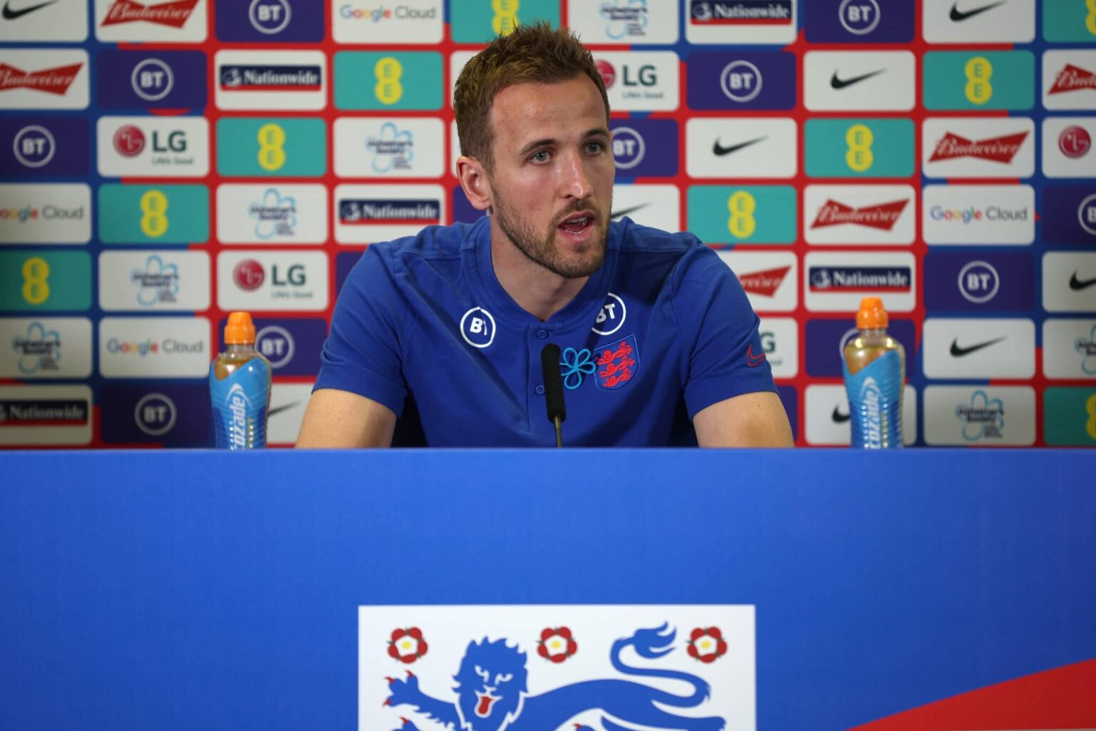 Le footballeur Harry Kane soutient les fans LGBT avant la Coupe du monde du Qatar