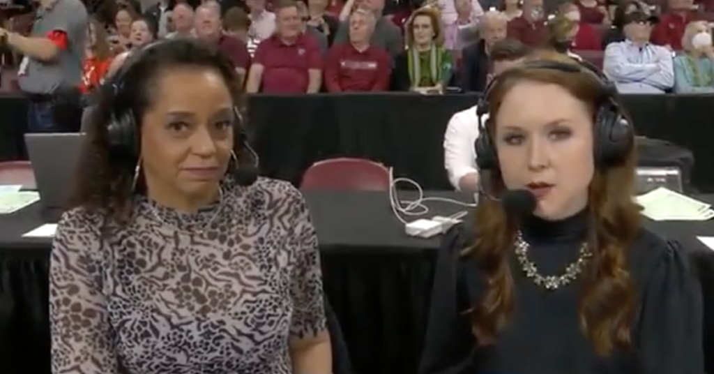 Courtney Lyle d’ESPN et Carolyn Peck protestent contre le projet de loi « Ne dites pas gay »