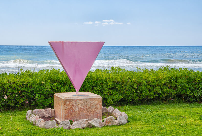 Sitges,,Espagne,-,Avril,29,,2018 :,Monument,À,La,Mémoire Le monument aux victimes homosexuelles de l'Allemagne nazie à Sitges, Espagne