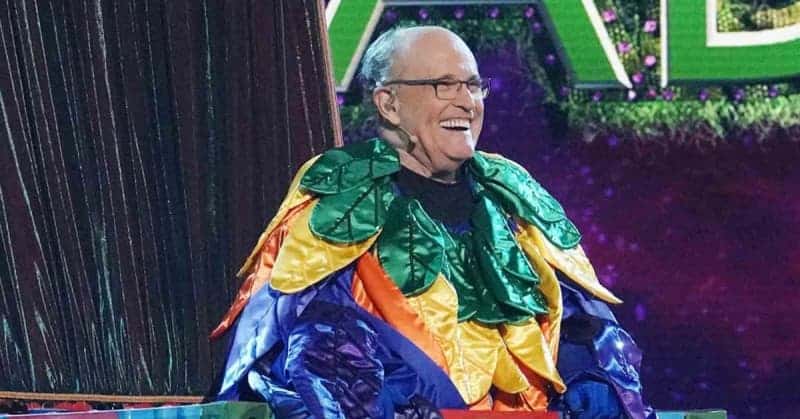 Jenny McCarthy & Amp ; de la chanteuse masquée Nicole Scherzinger fait face à un contrecoup pour avoir encouragé Rudy Giuliani après la sortie de Ken Jeong de la scène 2 510255 510255 origine 1 1