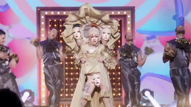 Willow Pill prouve que quatre têtes valent mieux qu'une lors de la finale de la saison 14 de RuPaul's Drag Race.