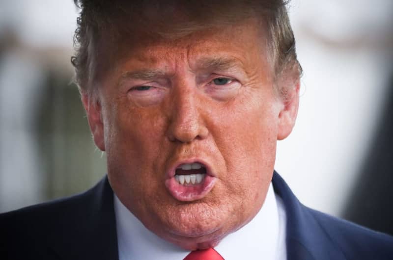 Trump témoigne qu'il craignait d'être touché par un fruit 511423 origine 1
