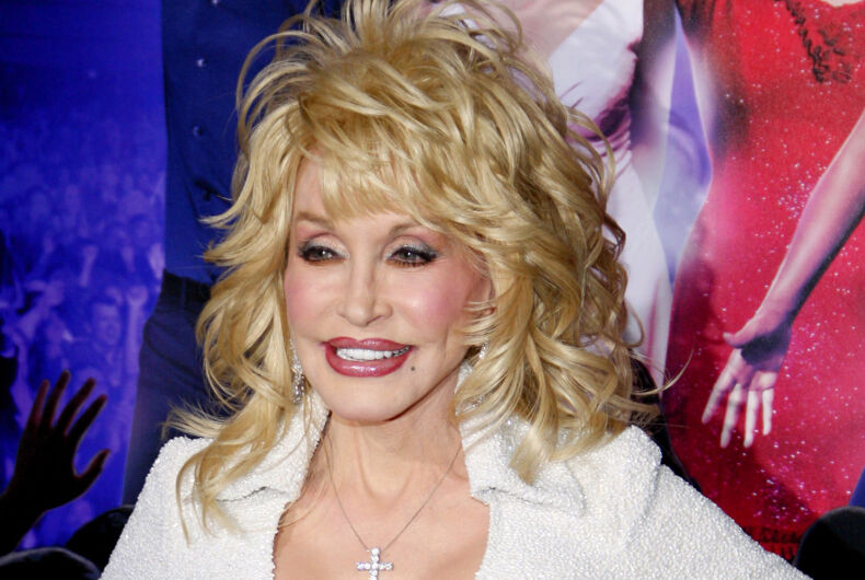 Dolly Parton à la première de Los Angeles "Des cris de joie" tenue au Grauman's Chinese Theatre de Los Angeles, Californie, États-Unis, le 9 janvier 2012.