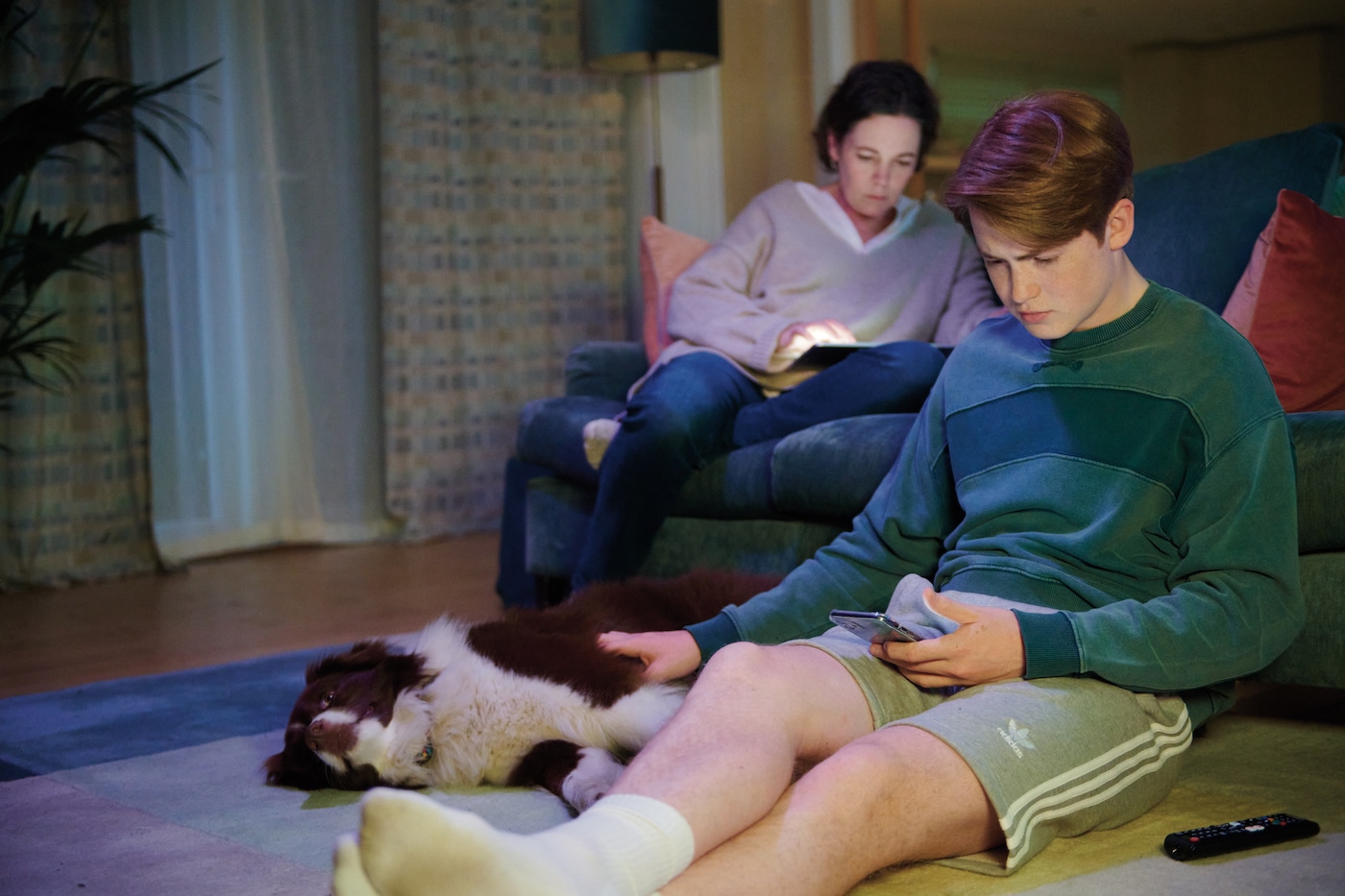 Olivia Colman et Kit Connor dans Heartstopper.
