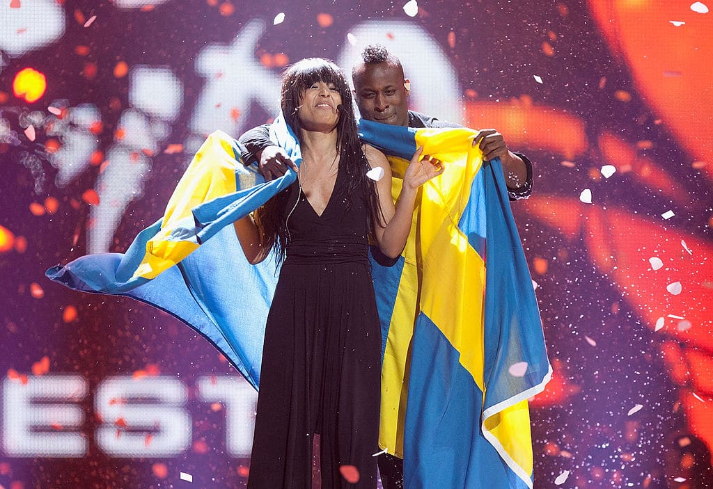 Loreen de Suède remporte la grande finale du Concours Eurovision de la Chanson 2012. 