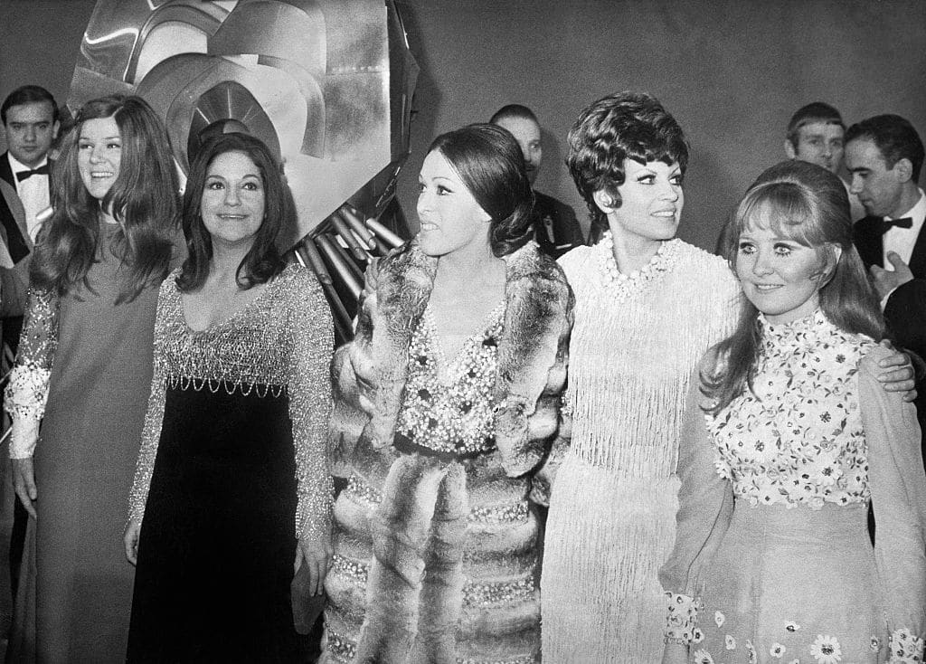 Les quatre lauréats du concours Eurovision de la chanson en 1969 avec le vainqueur de l'année précédente Massiel (Espagne). 