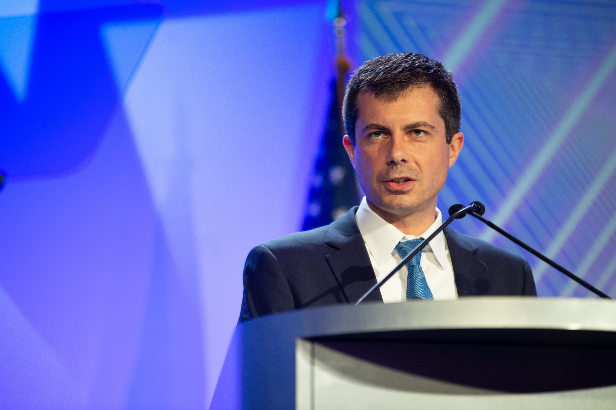 8 août 2019 : Le maire Pete Buttigieg s'adresse au public lors de la convention de l'Association nationale des journalistes noirs