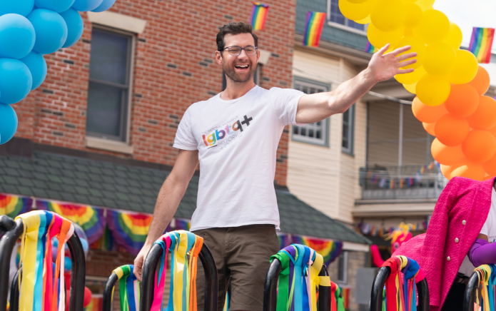Exclusif: Billy Eichner "avait tellement de choses à dire" sur la communauté gay de Bros