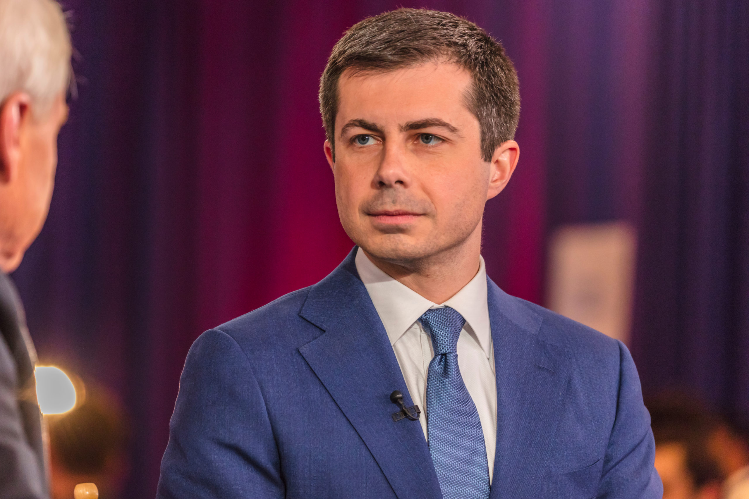 19 FÉVRIER 2020, LAS VEGAS, NEVADA - États-Unis - Chris Matthews de MSNBC interviewe le maire Pete Buttigieg, candidat démocrate à la présidence, débat présidentiel