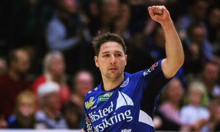 Jacob Bjørn Hessellund gestures on the court