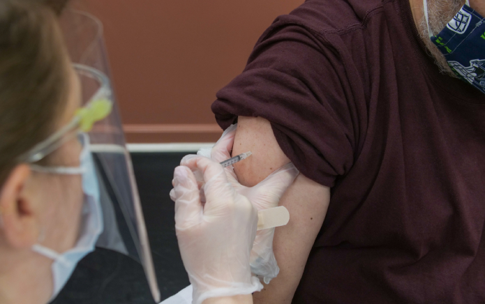 Moderna et IAVI lancent un essai clinique du programme de développement d'un vaccin anti-VIH à ARNm