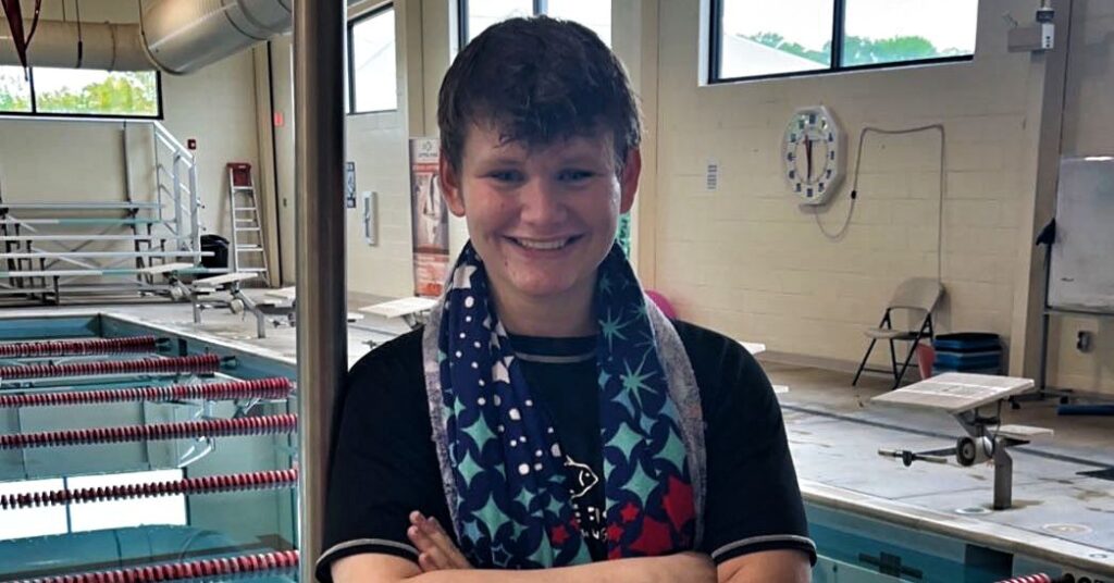 Sortir en tant que gay a donné le courage à un nageur du secondaire de parler franchement des droits des homosexuels Sortir en tant que gay a donné le courage à un nageur du secondaire de parler franchement des droits des homosexuels