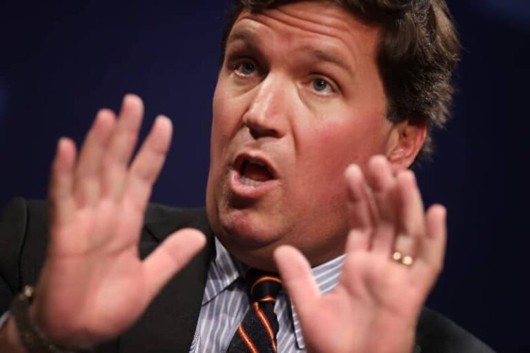 Tucker Carlson : Voix de l'indignation et des craintes de l'Amérique blanche "Grand remplacement" "Uniquement puissant"