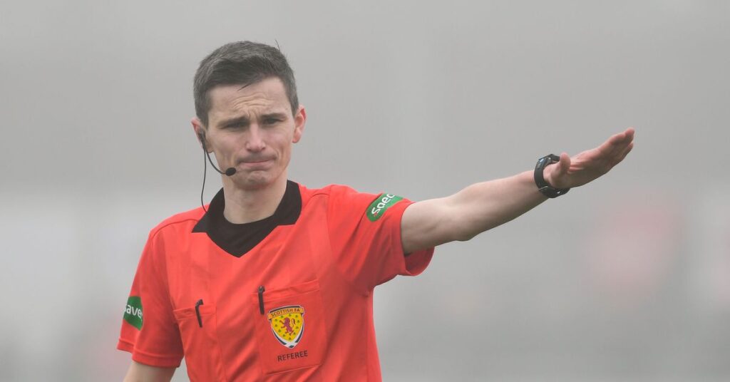 2 arbitres professionnels de football se déclarent gays pour le mois de la fierté 2 arbitres professionnels de football se déclarent gays pour le mois de la fierté