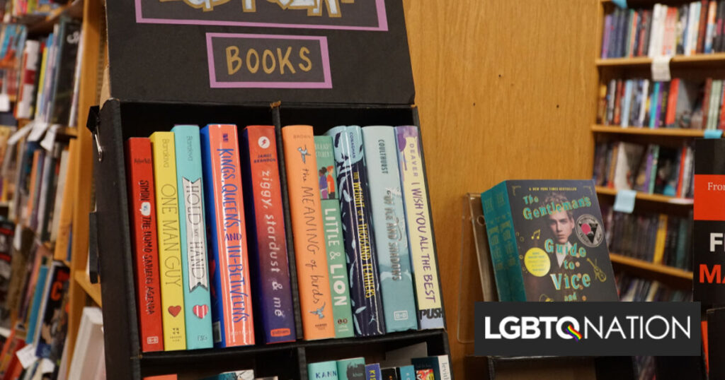 Un candidat conservateur consulte tous les livres d’une exposition Pride pour « protéger l’innocence des enfants » Un candidat conservateur consulte tous les livres d'une exposition Pride pour "protéger l'innocence des enfants"