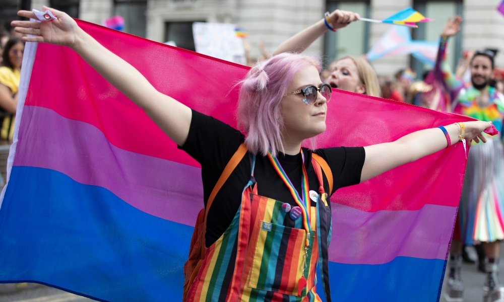 Les personnes bisexuelles sont-elles autorisées à dire le mot F * ggot? Are Bisexual People Allowed To Say the Word F*ggot?