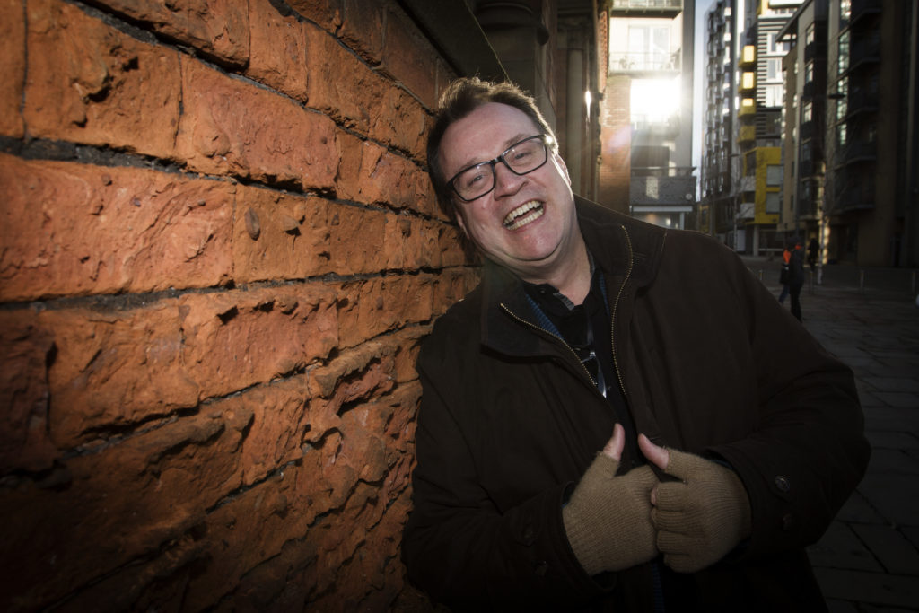 Russell T Davies intervient sur le redémarrage tant attendu de Queer as Folk : « C’est le compliment ultime » It's a Sin creator Russell T Davies 'astonished' by fan reaction