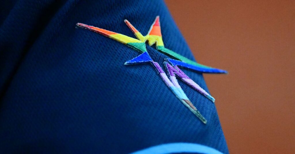 La peur et le dégoût que certaines personnes manifestent lors des événements sportifs Pride apportent peur et douleur à ce fan La peur et le dégoût que certaines personnes manifestent lors des événements sportifs Pride apportent peur et douleur à ce fan