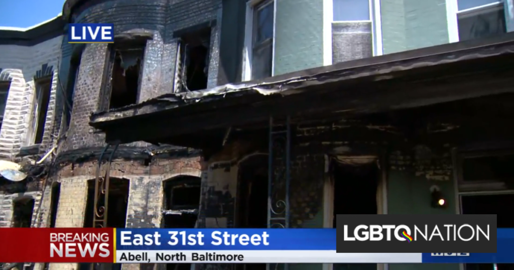 Trois personnes hospitalisées et quatre maisons incendiées après que quelqu’un a incendié des drapeaux de la fierté Trois personnes hospitalisées et quatre maisons incendiées après que quelqu'un a incendié des drapeaux de la fierté