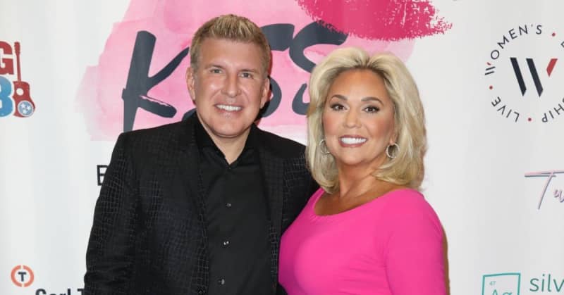 Todd Chrisley aurait demandé à un employé de sexe masculin de se livrer à un acte explicite des années avant que l'affaire gay de l'ex-partenaire d'affaires ne revendique 3 586475 586475 origine 1 2