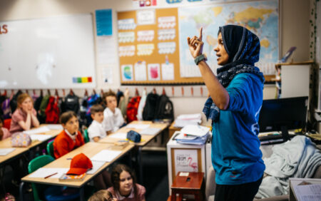 82 % des parents britanniques aident leurs enfants à découvrir les familles LGBTQ+ dans les écoles