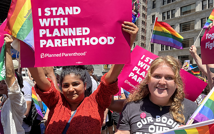 New York City Pride : des milliers de personnes bordent les rues pour soutenir l’égalité LGBTQ+ New York City Pride : des milliers de personnes bordent les rues pour soutenir l'égalité LGBTQ+