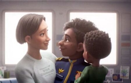 Le film Lightyear interdit dans 14 pays pour un baiser lesbien