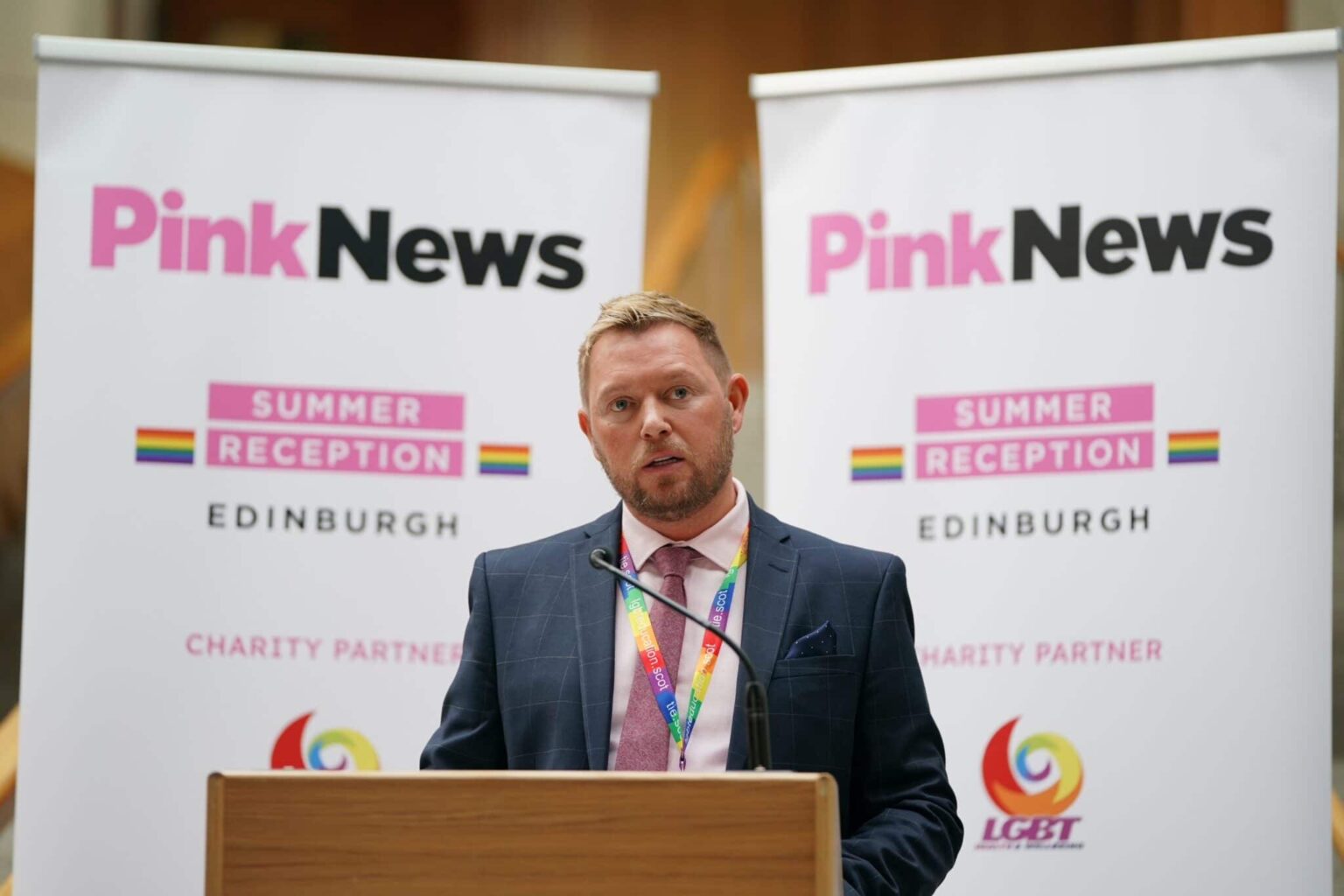 Senior Tory sur la gestion par Boris Johnson des droits LGBTQ +: « Je ne peux pas défendre l’indéfendable » Jamie Greene speaking at the PinkNews summer reception in Edinburgh.