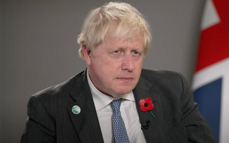 Boris Johnson soutient l'interdiction de natation imposée par la FINA aux athlètes trans : "Je ne vois aucune raison de ne pas être d'accord"