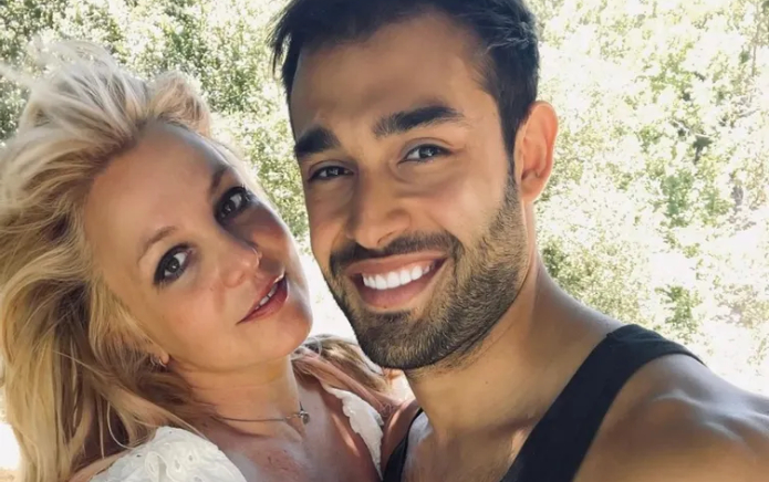 Britney Spears épouse son fiancé Sam Asghari lors d'un mariage intime