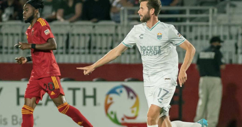 Collin Martin dit qu’il avait des sentiments mitigés lorsque son équipe a perdu un match après avoir été traité d’insulte anti-gay Collin Martin dit qu'il avait des sentiments mitigés lorsque son équipe a perdu un match après avoir été traité d'insulte anti-gay