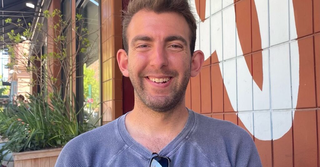 Comment un professeur de lycée a montré à ce joueur de tennis gay la beauté d’être LGBTQ Comment un professeur de lycée a montré à ce joueur de tennis gay la beauté d'être LGBTQ