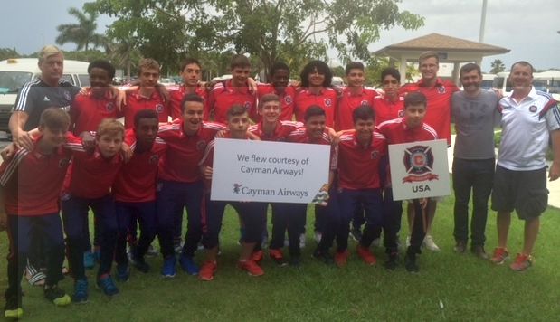 John Dorn, à l'extrême droite, avec l'équipe Fire Academy Under 15 lors d'un tournoi 2015 aux îles Caïmans que l'équipe a remporté. 