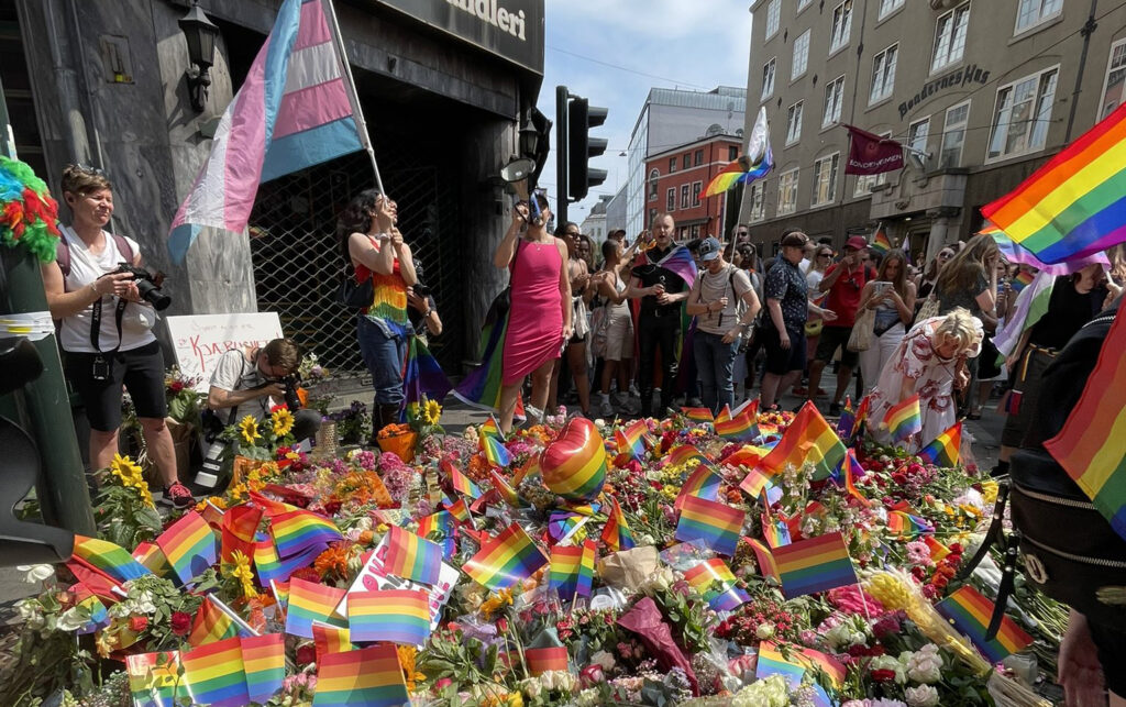La fierté d’Oslo annulée à la suite d’une fusillade meurtrière près du « plus grand » bar gay de la ville Oslo shooting