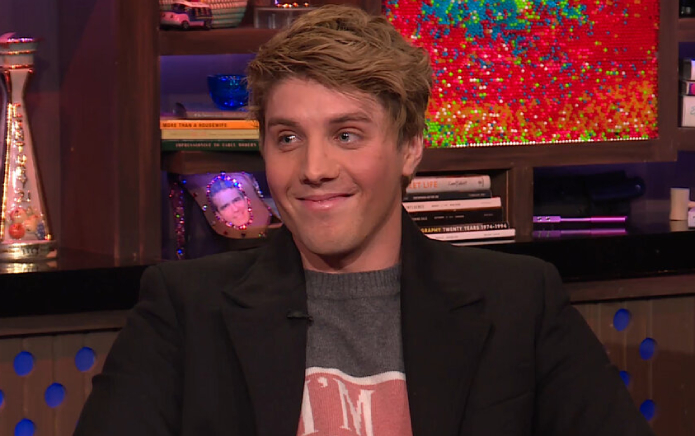 La star d’Euphoria, Lukas Gage, répond aux critiques sur le fait de jouer des rôles LGBTQ + La star d'Euphoria, Lukas Gage, répond aux critiques sur le fait de jouer des rôles LGBTQ +