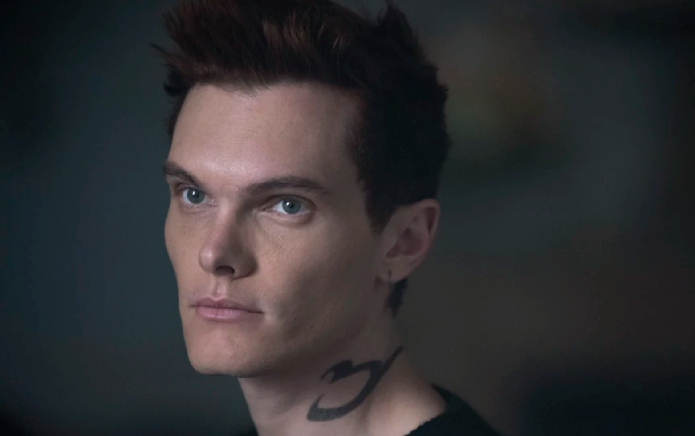 La star de Shadowhunters, Luke Baines, fait partie de la communauté LGBTQ+ : « L’amour c’est l’amour » Freeform