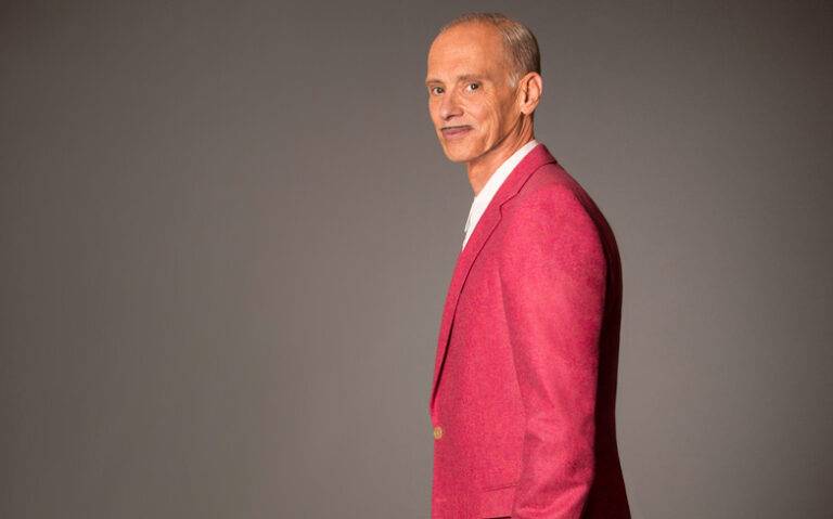 Le cinéaste gay culte John Waters passe de hors-la-loi à initié Le cinéaste gay culte John Waters passe de hors-la-loi à initié