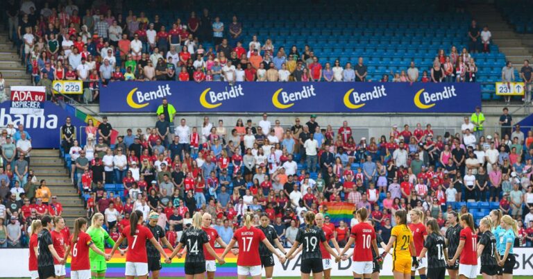 Le football féminin norvégien se tient aux côtés de la communauté LGBTQ après l’attaque d’un bar gay Le football féminin norvégien se tient aux côtés de la communauté LGBTQ après l'attaque d'un bar gay