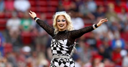 Les Red Sox et les Mets donnent aux drag queens une chance de briller lors des célébrations de la Pride Night