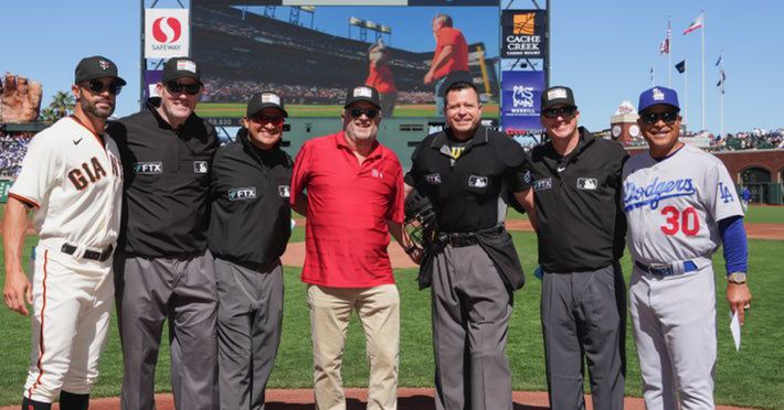 Les arbitres du match Dodgers-Giants portent des chapeaux Pride, probablement une première pour les sports professionnels Les arbitres du match Dodgers-Giants portent des chapeaux Pride, probablement une première pour les sports professionnels