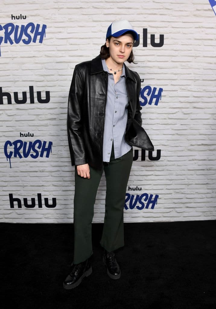 Ava Capri assiste à la première à Los Angeles du film original de Hulu "Écraser". 