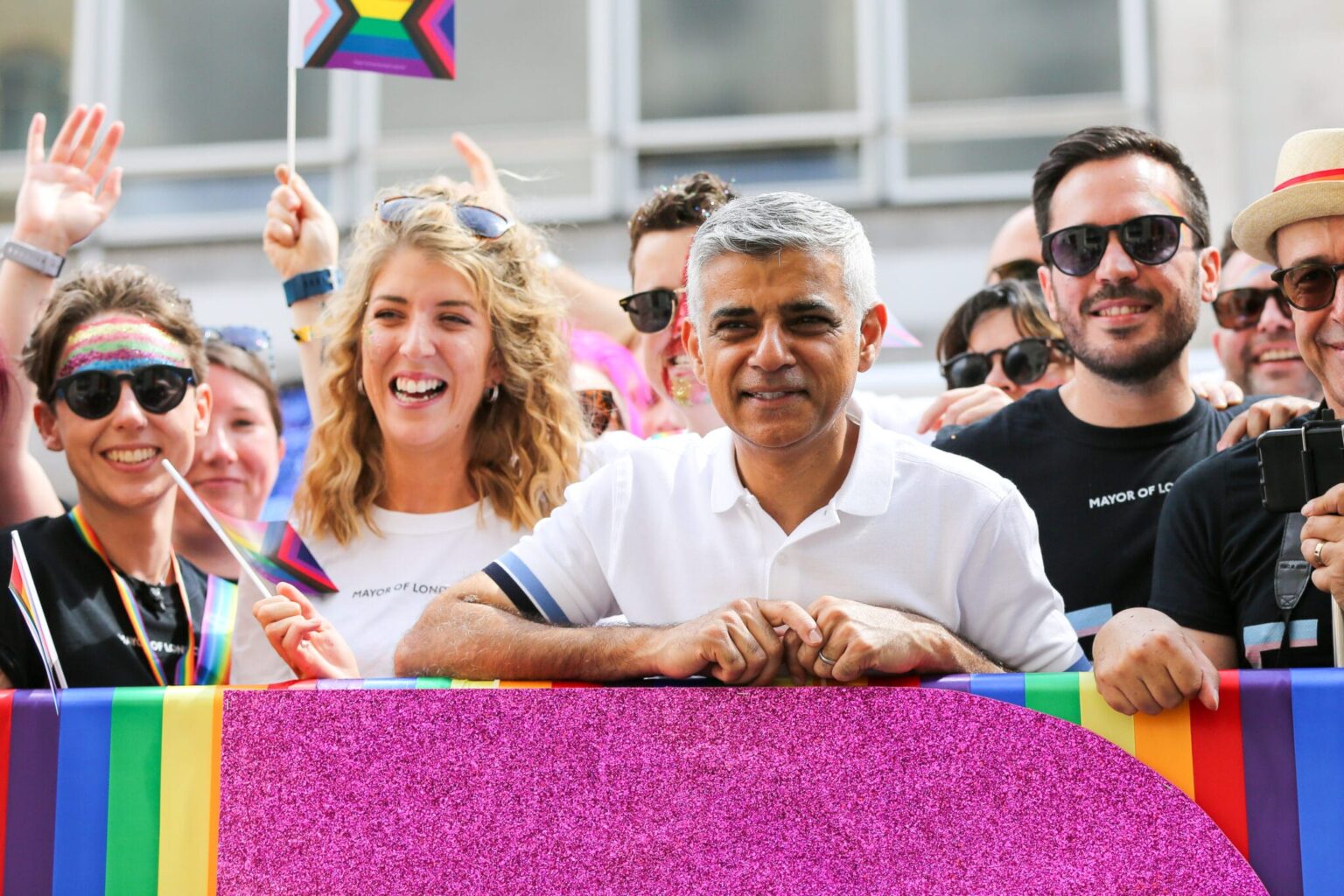 Le maire de Londres, Sadiq Khan, appelle les Pride-goers à « marcher pour Oslo et marcher pour l’amour » Sadiq Khan at Pride in London