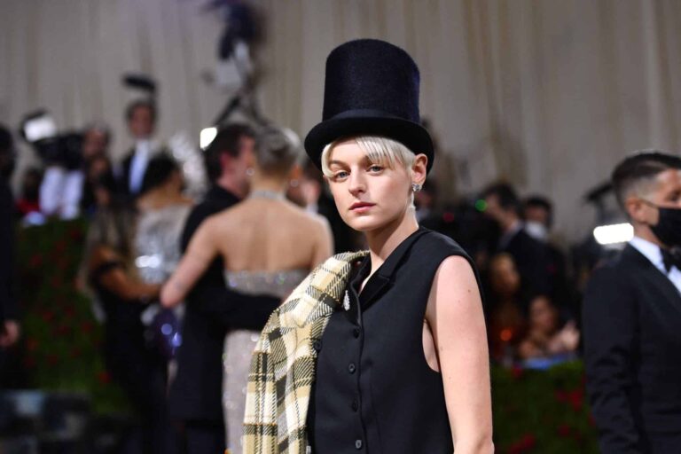 Emma Corrin arrives for the 2022 Met Gala