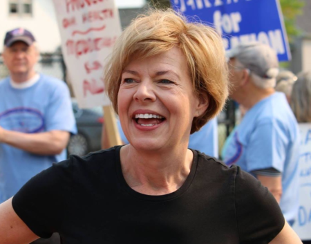 La sénatrice Tammy Baldwin instruit Marco Rubio sur le projet de loi sur l'égalité du mariage
