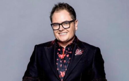 Alan Carr publie une mise à jour après s'être effondré sur scène : "Je n'ai jamais connu une telle douleur"