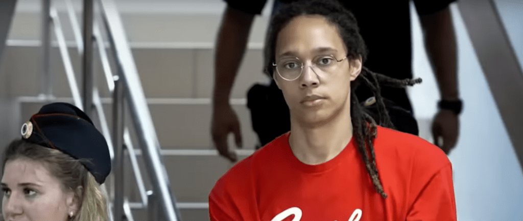 « Comment pourrait-elle se sentir comme si l’Amérique la soutenait ? » : Brittney Griner plaide coupable, LeBron James s’exprime « Comment pourrait-elle se sentir comme si l'Amérique la soutenait ? » : Brittney Griner plaide coupable, LeBron James s'exprime