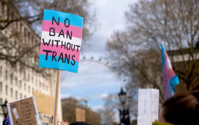 Exclusif : 93 % des personnes LGBTQ+ souhaitent que la « thérapie de conversion » soit interdite à tous Exclusif : 93 % des personnes LGBTQ+ souhaitent que la "thérapie de conversion" soit interdite à tous
