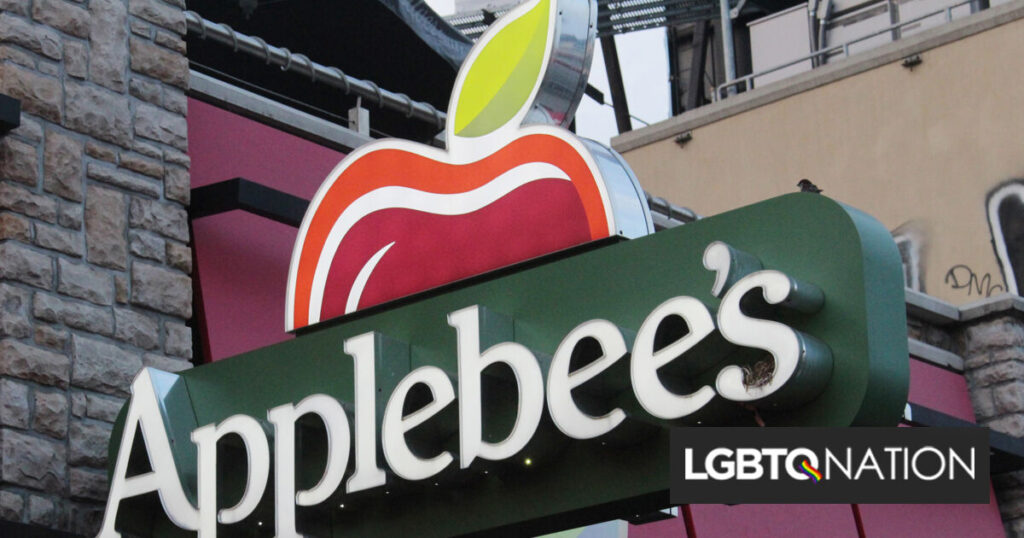 La franchise d’Applebee doit payer 100 000 $ en règlement du harcèlement raciste et homophobe des employés La franchise d'Applebee doit payer 100 000 $ en règlement du harcèlement raciste et homophobe des employés
