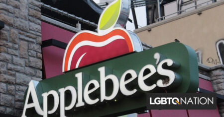 La franchise d'Applebee doit payer 100 000 $ en règlement du harcèlement raciste et homophobe des employés